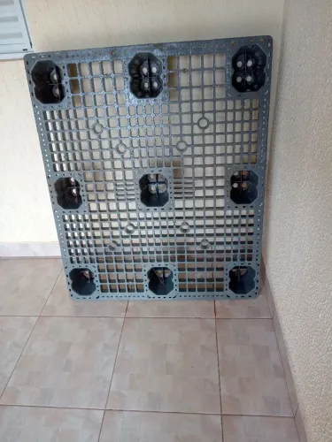 Palete plástico Reforçado 1.20 M X 1.00 M X 15 cm