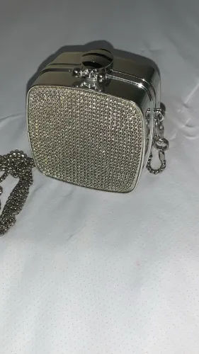 ?BOLSA PRATA COM BRILHOS?