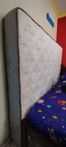 Vendo158 x 198 colchão pura espuma , utiliza os dois lados , tecido em malha ,alto !