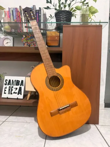 Kit violão: violão Gianini + capa + acessórios 