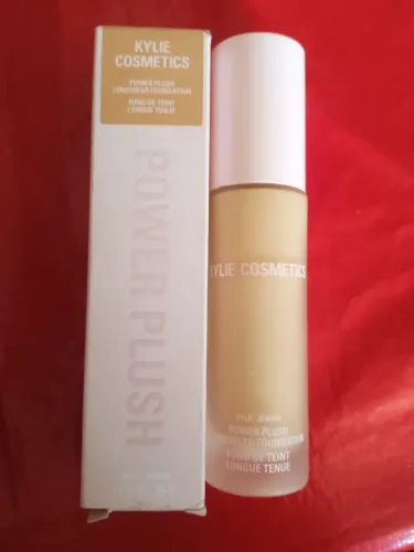 Base Kylie cosmetics