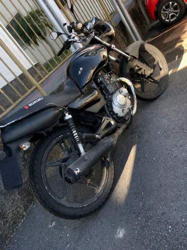Suzuki Yes 125 - Econômica e muito conservada