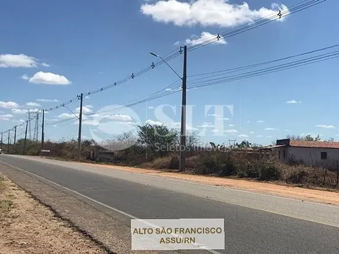 S8008 -Terreno para vender ou locar, ótima localização de frente para o asfalto, na zona d