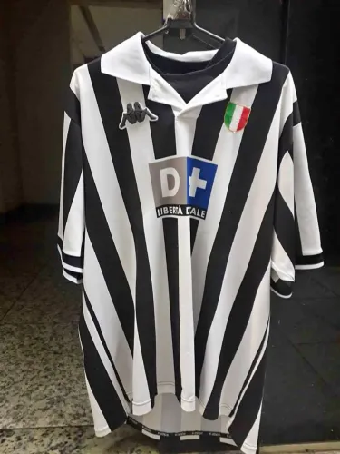 Camisa Juventus de Turim temporada 98/99 original Kappa modelo jogador,reliquia