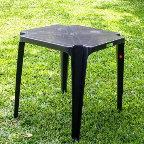 1 Mesa de plástico resistente preta