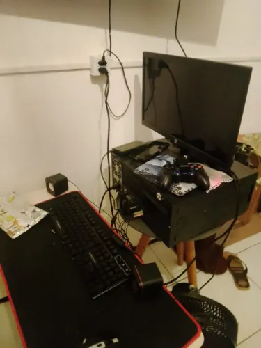 PC BÁSICO PRA JOGAR OU TRABALHAR, ACOMPANHA MONITOR E PERIFÉRICOS.