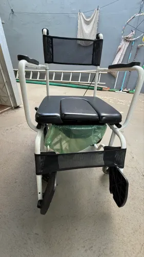 Cadeira de banho e Asseio DOBRÁVEL