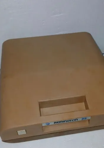 Máquina de escrever antiga Remington