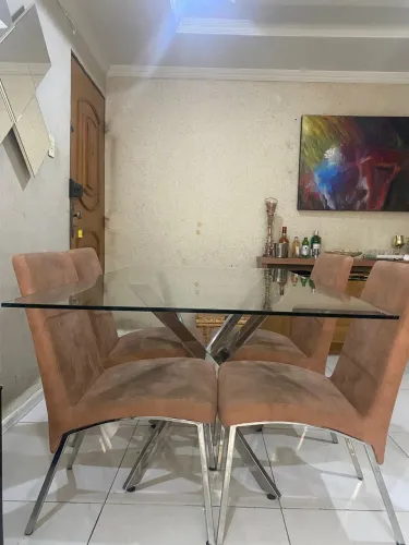 Mesa de vidro com base inox + 4 cadeiras ? R$ 1.000
