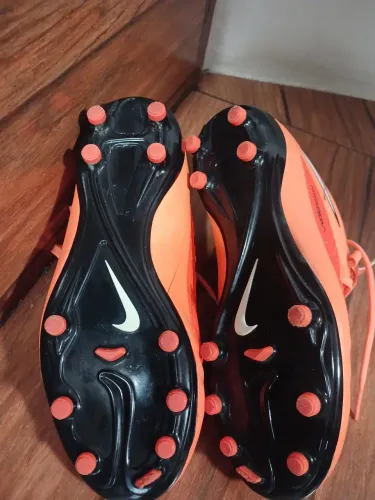 Vendo Chuteria Nike Hypervenom n 35