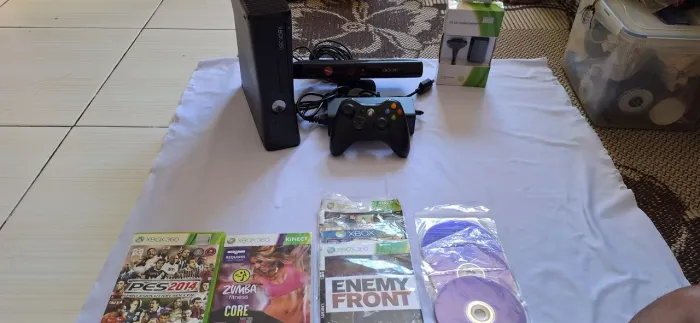 VENDO XBOX 360 USADO PROBLEMA NO FUZIVEL QUE QUEIMOU DE RESTO FUNCIONANDO NORMALMENTE