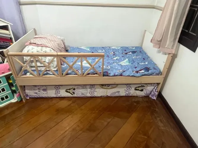 Bicama infantil com grade de segurança e escada/escorregador extra