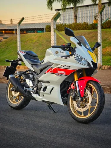 YAMAHA R3 WORLD GP 60TH ANNIVERSARY 2023 | 2.860 KM | IMPECÁVEL | R$ 31.990