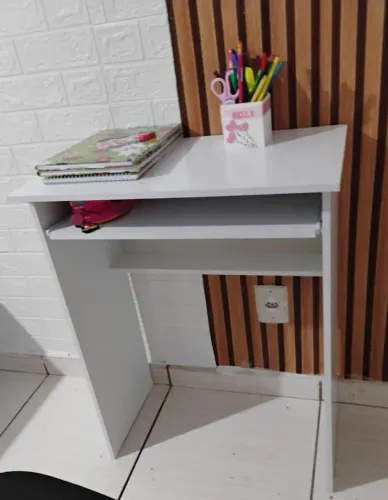 Mesa para computador ou estudo Nova nunca usada 