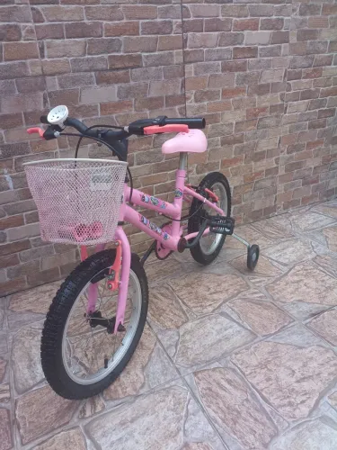 Bicicleta infantil aro 16 em ótimo estado 180,00