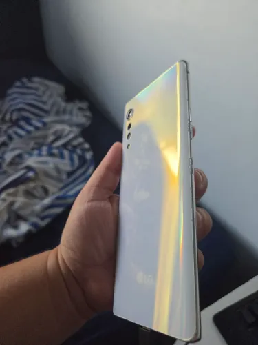Smartphone com câmera  que filma em 4K