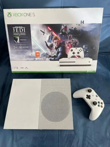 Xbox One S 1TB - Star Wars Jedi: Fallen Order (Edição Deluxe) - Impecável!