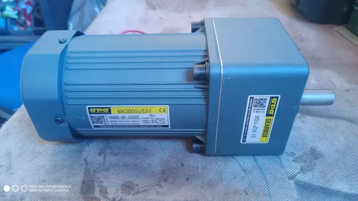 Motor de redução 200w