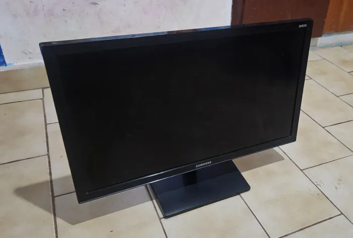 Monitor Samsung S24E