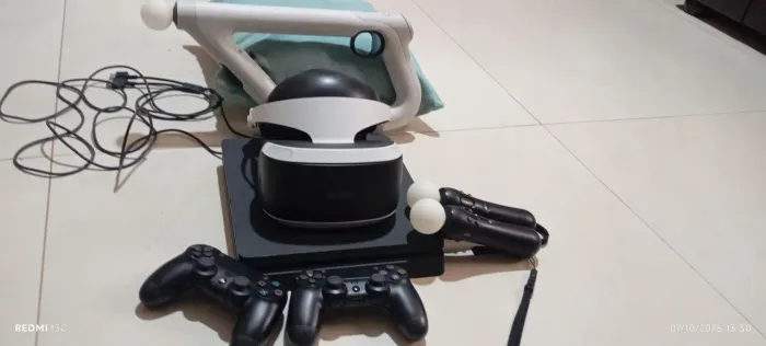 PS4, com óculos Vr e componentes