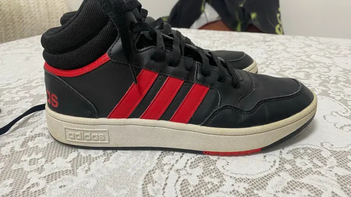 Tênis Adidas Cano Alto Preto/Vermelho - Nº 44 (US 10) - Muito Conservado