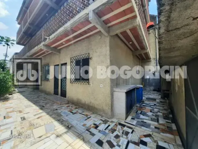 Para investidores - Venda - Prédio Residencial - 8 quitinetes- Taquara - Jacararepaguá!!