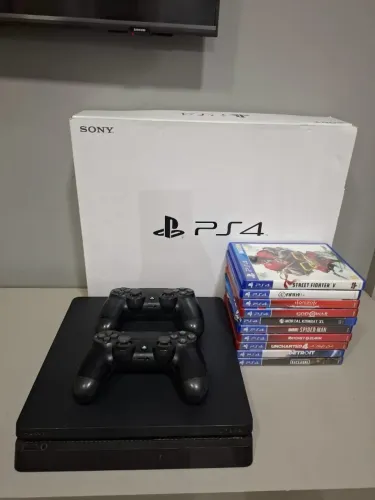? PS4 Slim 1TB Semi Novo + 2 Controles + 10 Jogos Mídia Física + Caixa
