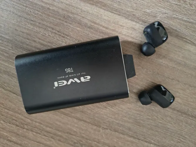 Fone bluetooth e carregador USB