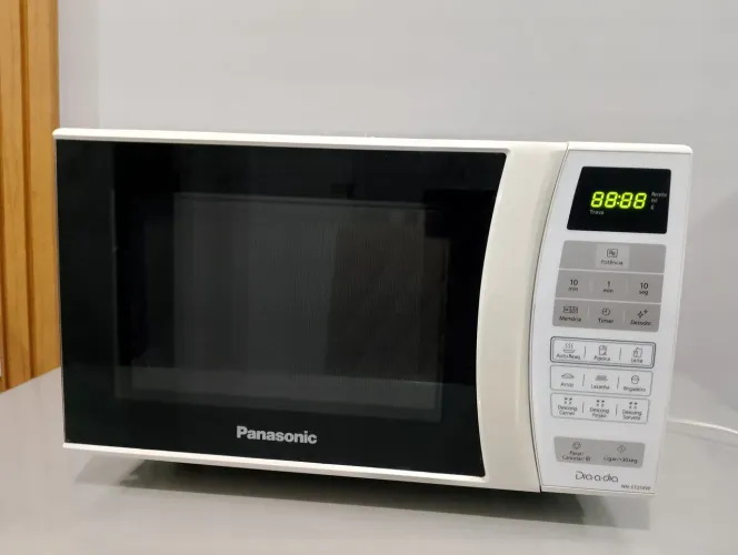 Microondas Panasonic bem conservado