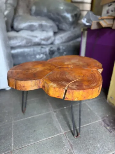 Mesa de Centro Rústica em Madeira Maciça - Peça Única, Estilo Industrial