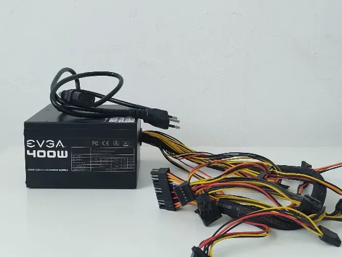 Fonte EVGA 400W com cabo incluso