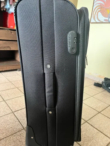 ? Mala Grande Universo - Excelente Estado - R$ 490,00