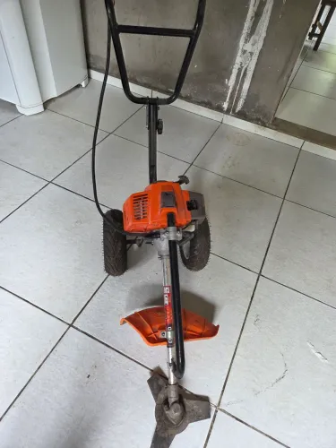 Roçadeira a gasolina 