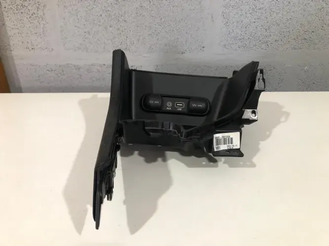 Moldura Console Entrada Usb Sportage 2017 18 19 20 2021
