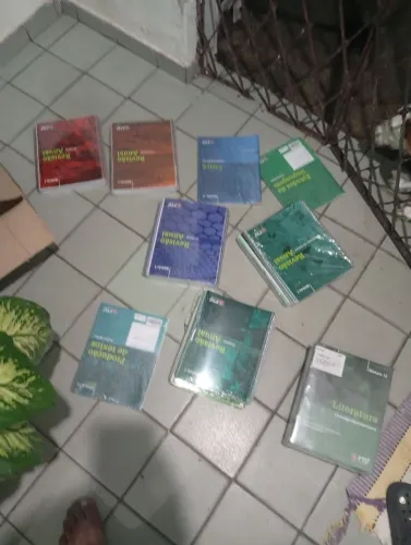 Livros preparatório para Enem, revisão anual todas as matérias que vc imagina...