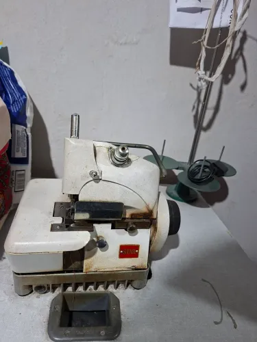 Máquina de costura overlok Star