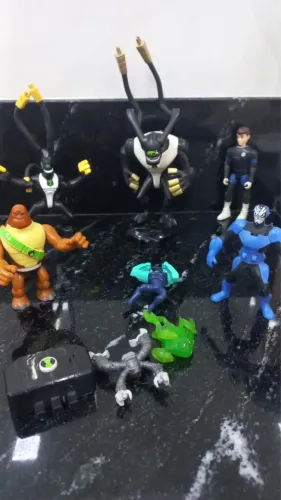 Kit bonecos Ben 10