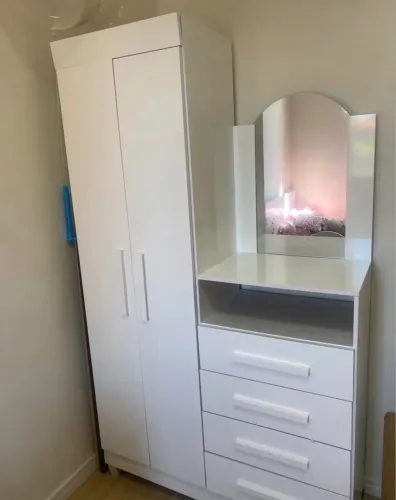 Guarda roupas com penteadeira infantil