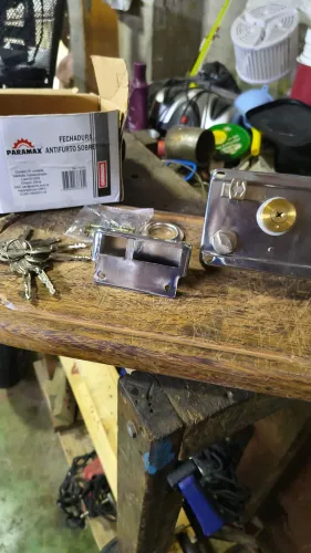 Fechadura sobre pó para portão Nova nunca usado com 6 chaves