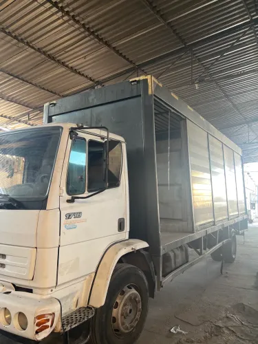 Vendo M.BENZ/1718 10 BAIAS
