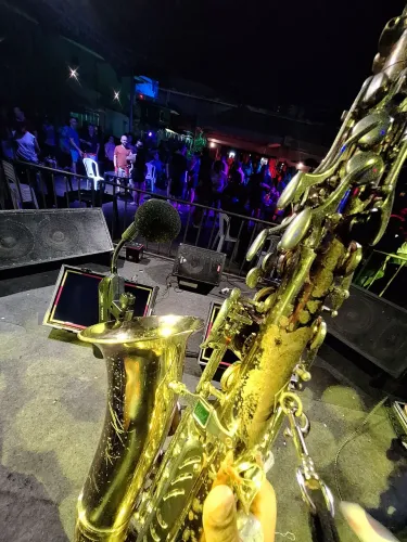 vendo 2 saxofones ou troco em um melhor