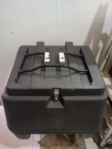 Baú p entregador com suporte para 150