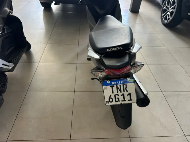 Honda biz ano 2023/2023, com 14 km , moto nova , único dono .