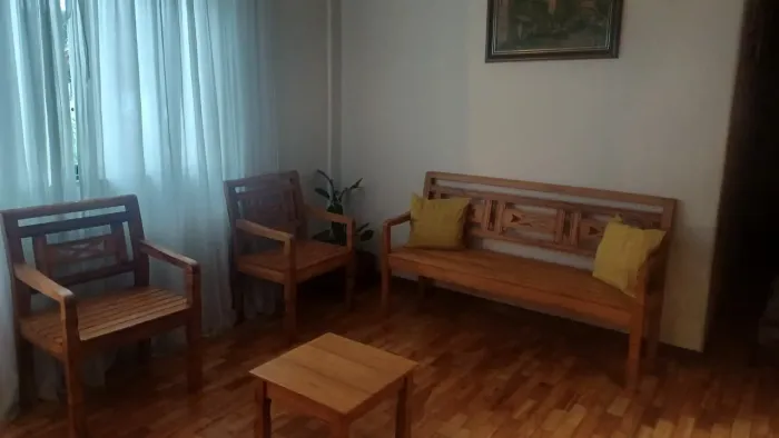 Conjunto de banco em madeira de demolição
