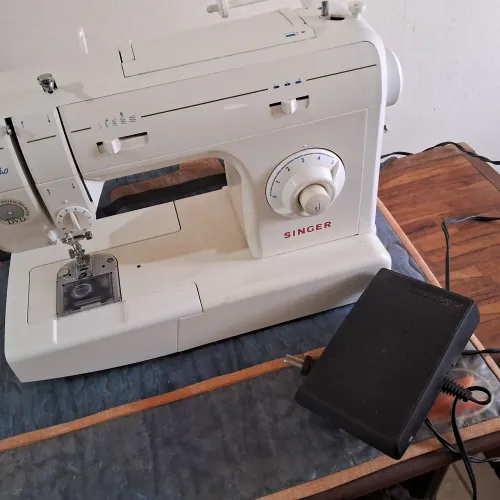Máquina de Costura "Singer"