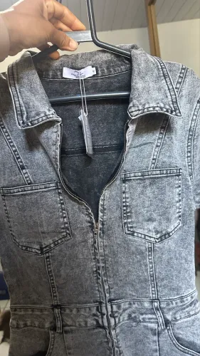 Vendo vestido jeans lindo, veste somente tamanho P, valor dele era 189,00.