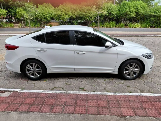 Hyundai Elantra Special Edit. 2.0 16V Flex Aut. 2017