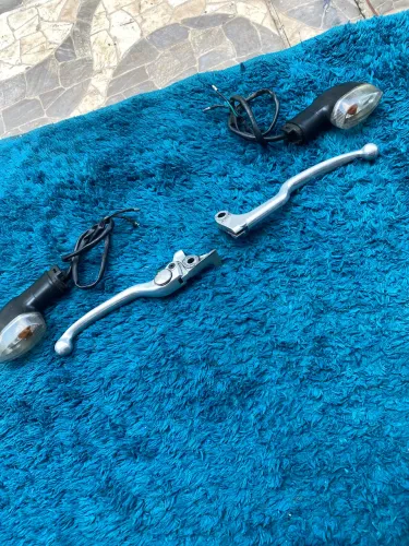 Setas e manetes de embreagem ORIGINAIS da Yamaha XJ6