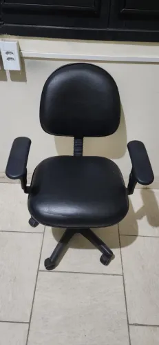 Cadeira de escritório giratória com braços