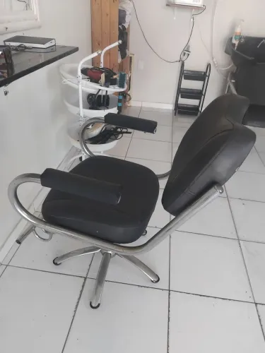 Cadeira de cabeleireira e de manicure com gaveta